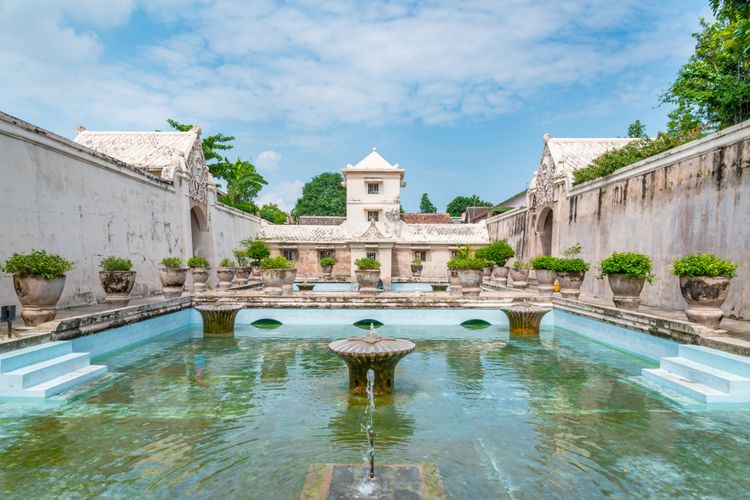 Mengunjungi Taman Sari